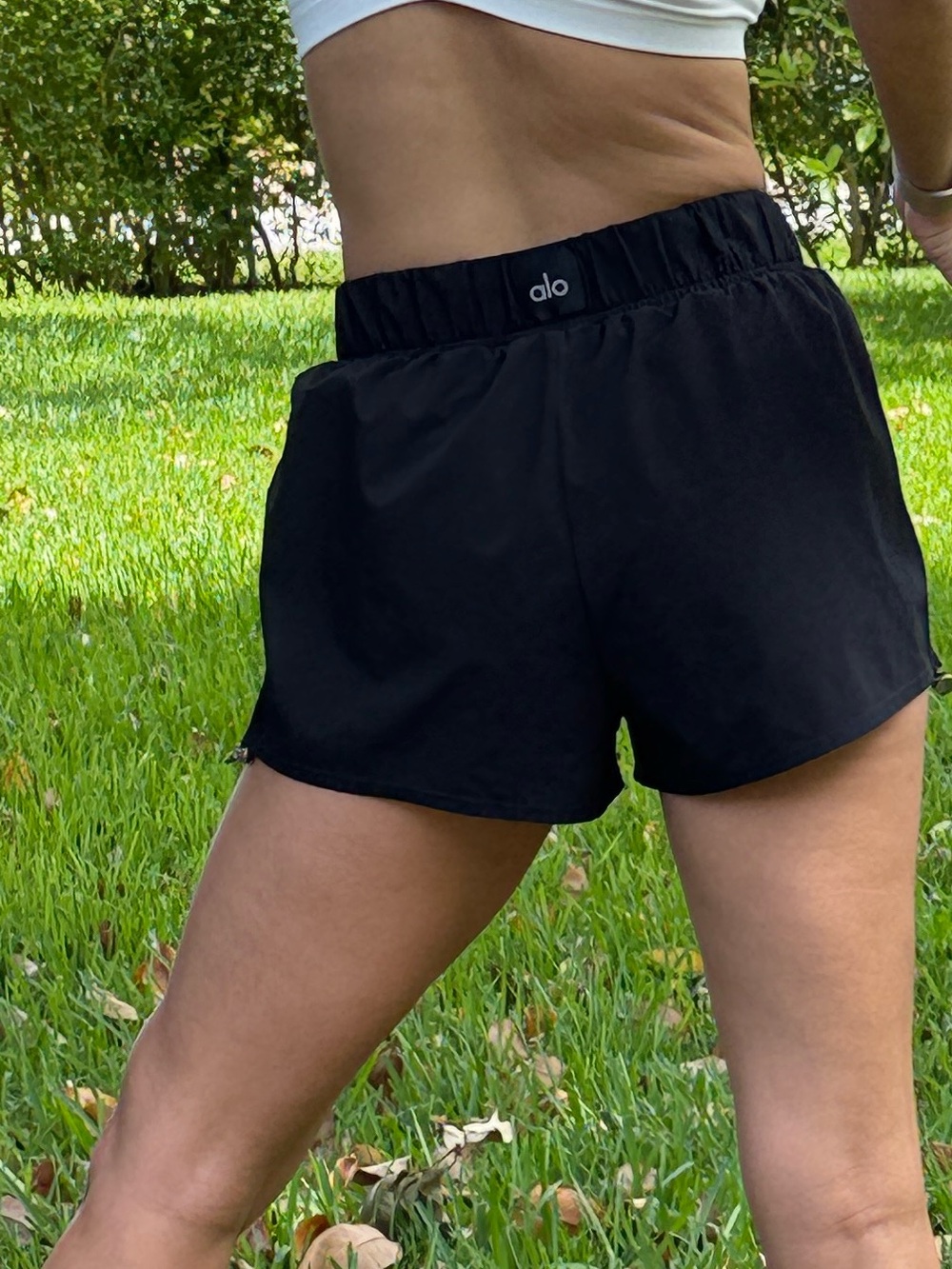 ALO Yoga Cinch It Up Shorts Black XS | Lightweight Running Gym Athleisure Shorts - Picture 5 of 6